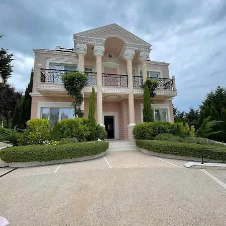 Villa Luxury In *